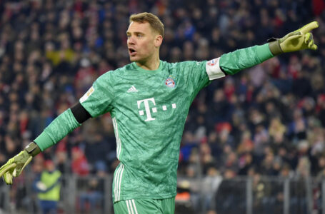 25.01.2020, Football 1. Bundesliga 2019/2020, 19.  match day, FC Bayern Muenchen – FC Schalke 04, in Allianz-Arena Muenchen. goalkeeper Manuel Neuer (FC Bayern Muenchen) .  ***DFL and DFB regulations prohibit any use of photographs as image sequences and/or quasi-video.***  ?? pixathlon


fot. Pixathlon/REPORTER